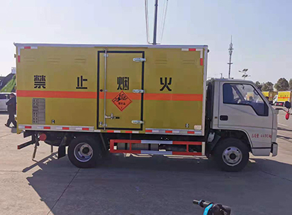 崆峒爆破器材运输车技术升级与安全合规新趋势